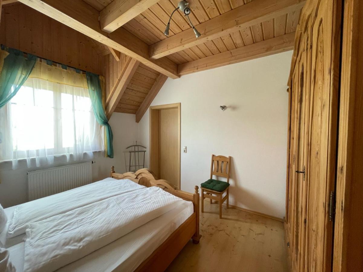 נויאלברוייט Ferienwohnungen Am Kirchberg Kapplblick מראה חיצוני תמונה